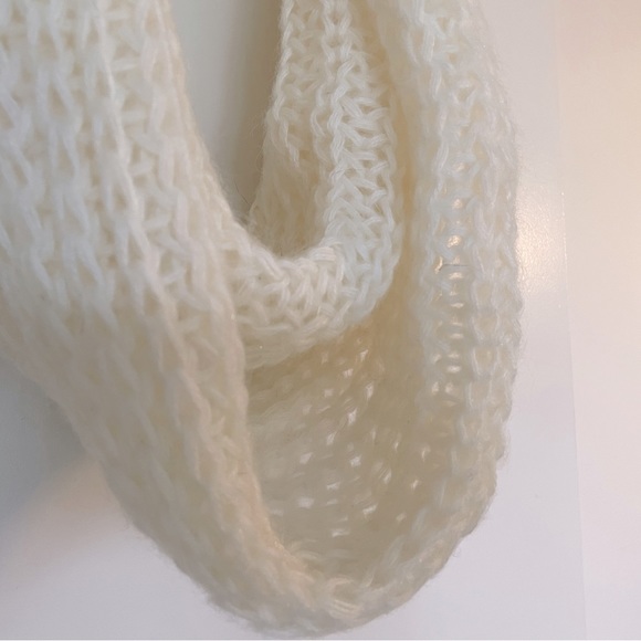 NEW wool infinity Scarf - Picture 2 of 3